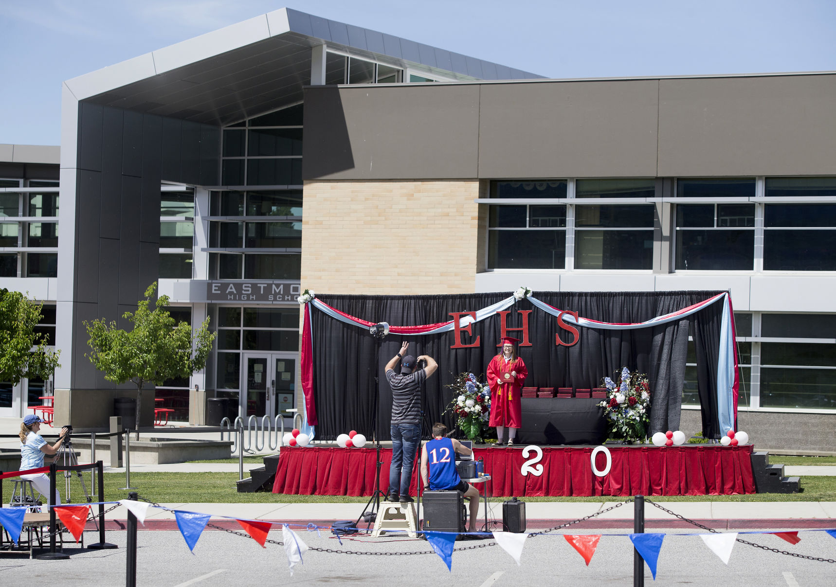 200528-newslocal-eastmontgrads 02.jpg